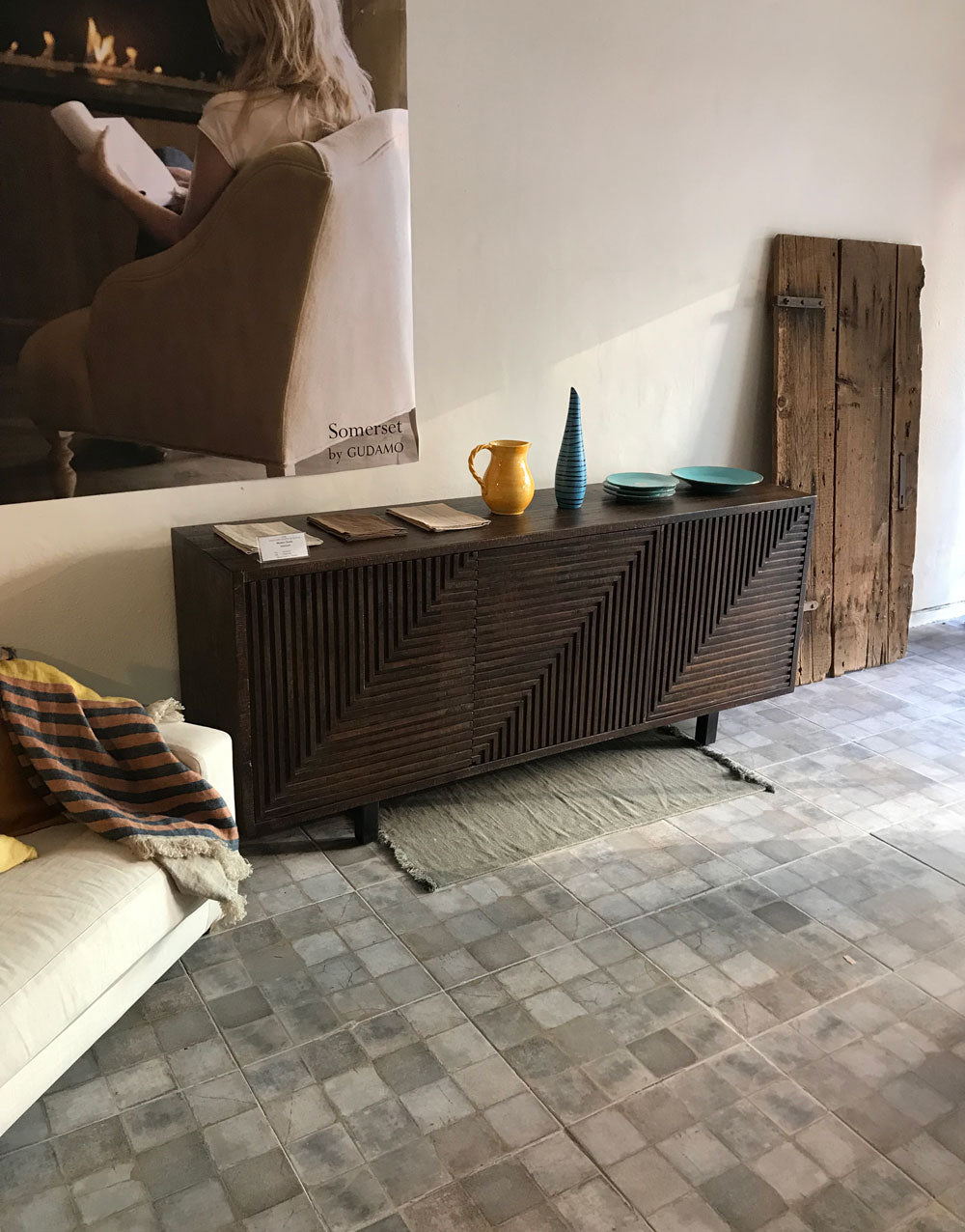 데싸 올드 망고 사이드보드