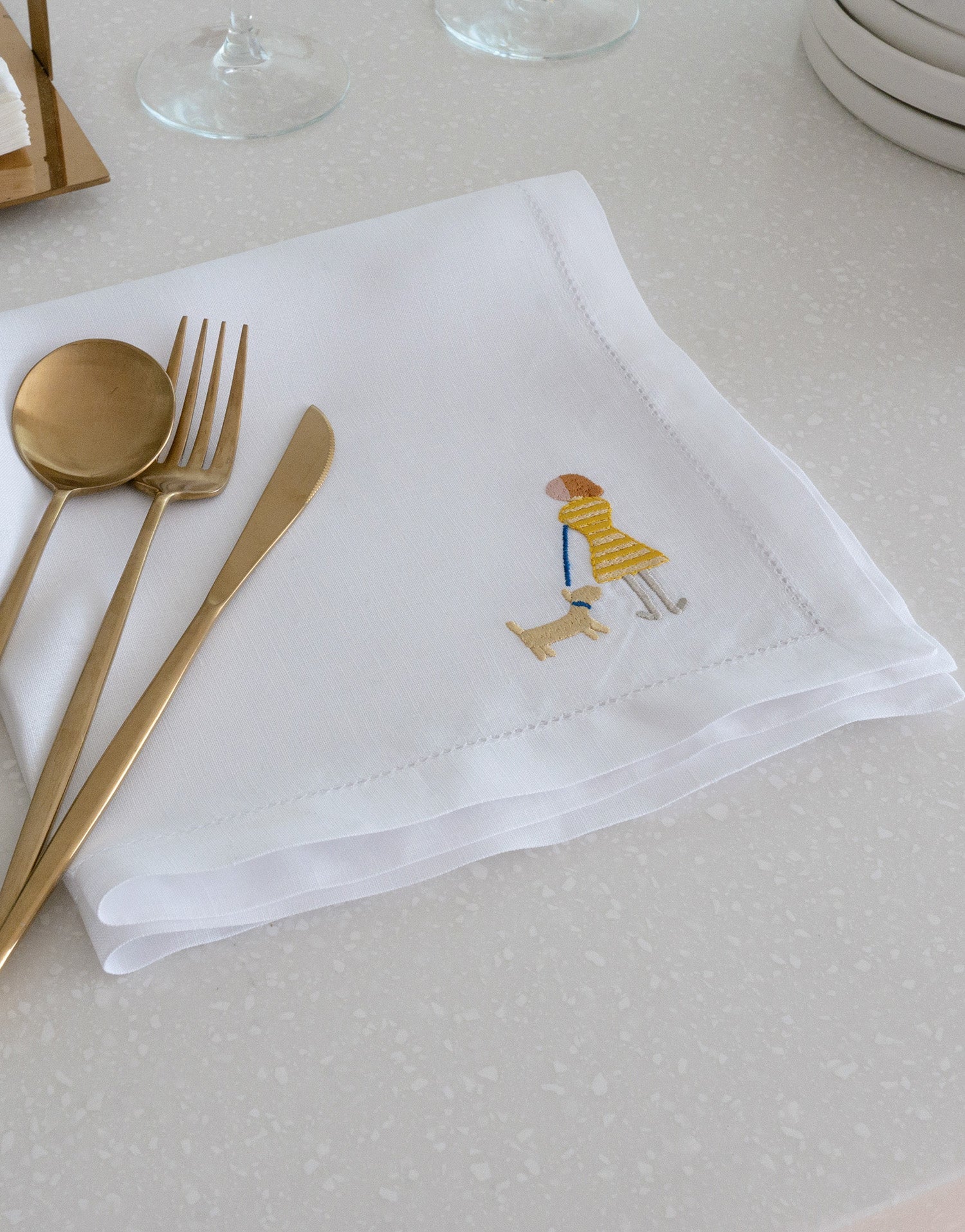 [Gidt Shop] 프랑스 자수 리넨 센터피스 소녀의 사본