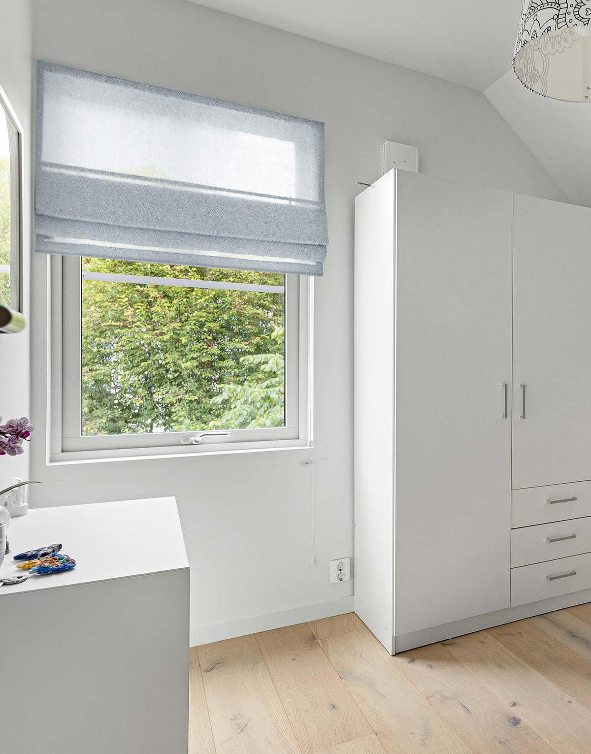 구다모 이탈리아 이태리 린넨 로만쉐이드 커튼, 거실 침실 서재 주방 등 다양한 공간에 어울리는 내추럴 헴프 블루 스트라이프 플랫 디자인의 리넨 맞춤제작