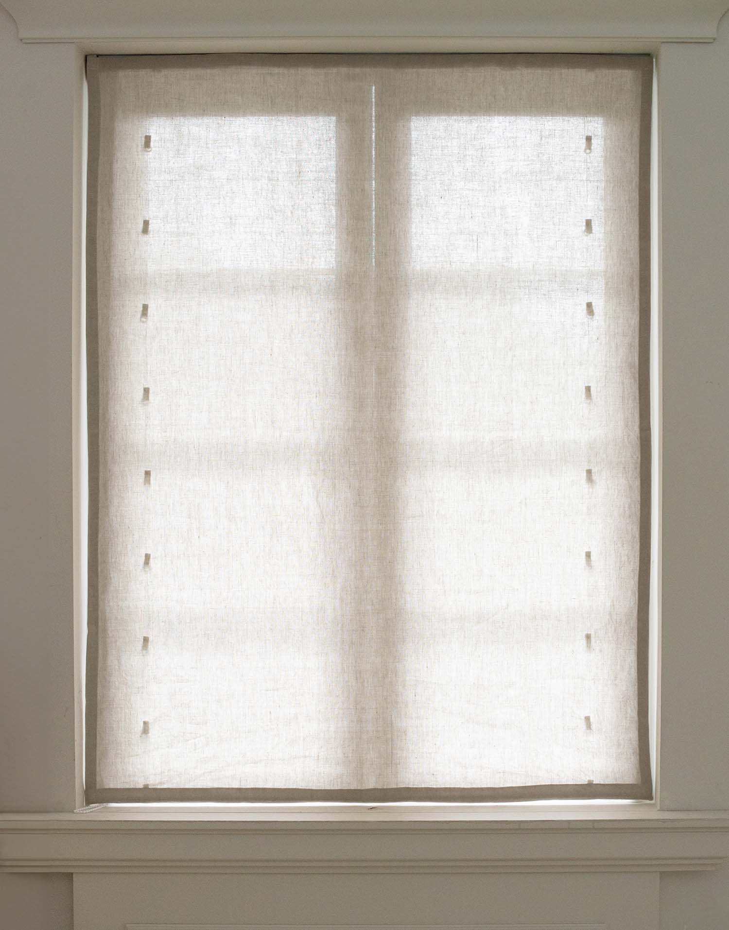 구다모 린넨 로만쉐이드 커튼, 햇살이 부드럽게 스며드는 내추럴 헴프 오트밀 톤의 릴랙스 디자인으로 거실과 침실 인테리어에 고급스러운 분위기를 더하는 맞춤제작 리넨 커튼