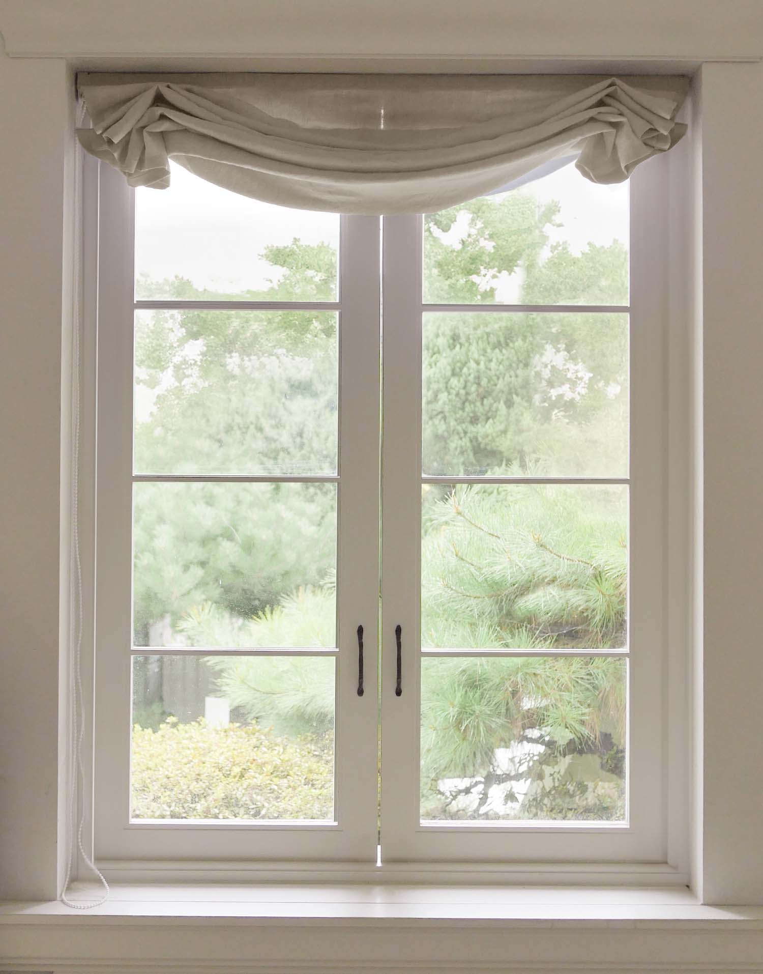 구다모 린넨 로만쉐이드 커튼, 햇살이 부드럽게 스며드는 내추럴 헴프 오트밀 톤의 릴랙스 디자인으로 거실과 침실 인테리어에 고급스러운 분위기를 더하는 맞춤제작 리넨 커튼