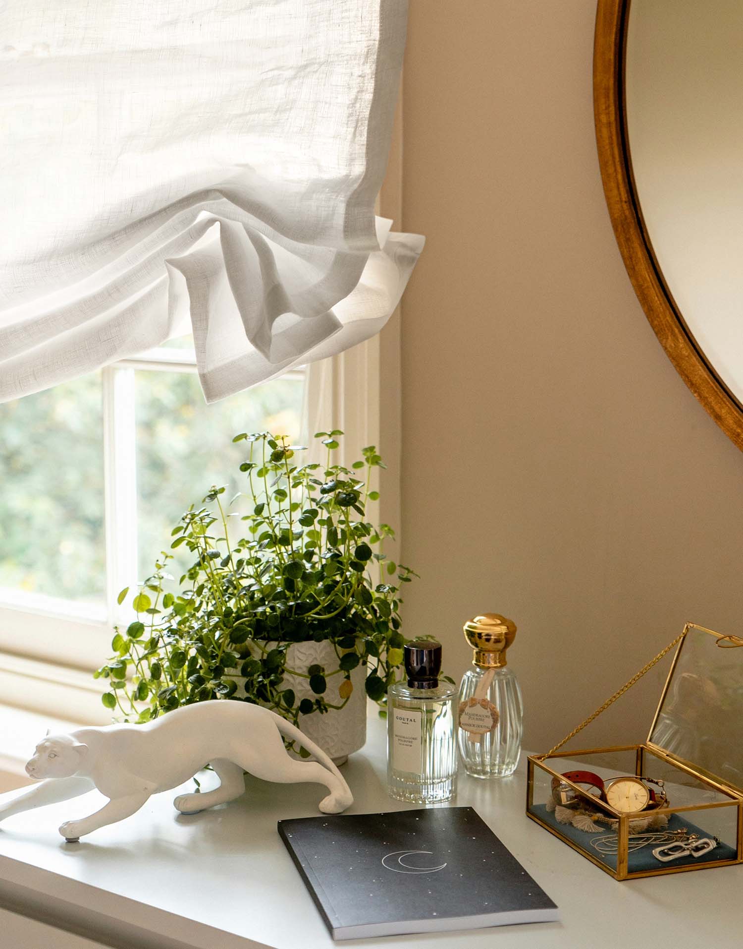 구다모 유럽 수입 이탈리아 린넨 로만쉐이드 커튼, 헴프 화이트 베이지 아이보리 톤의 릴랙스 디자인으로 내추럴하고 세련된 거실과 침실 인테리어를 완성하는 맞춤제작 커튼
