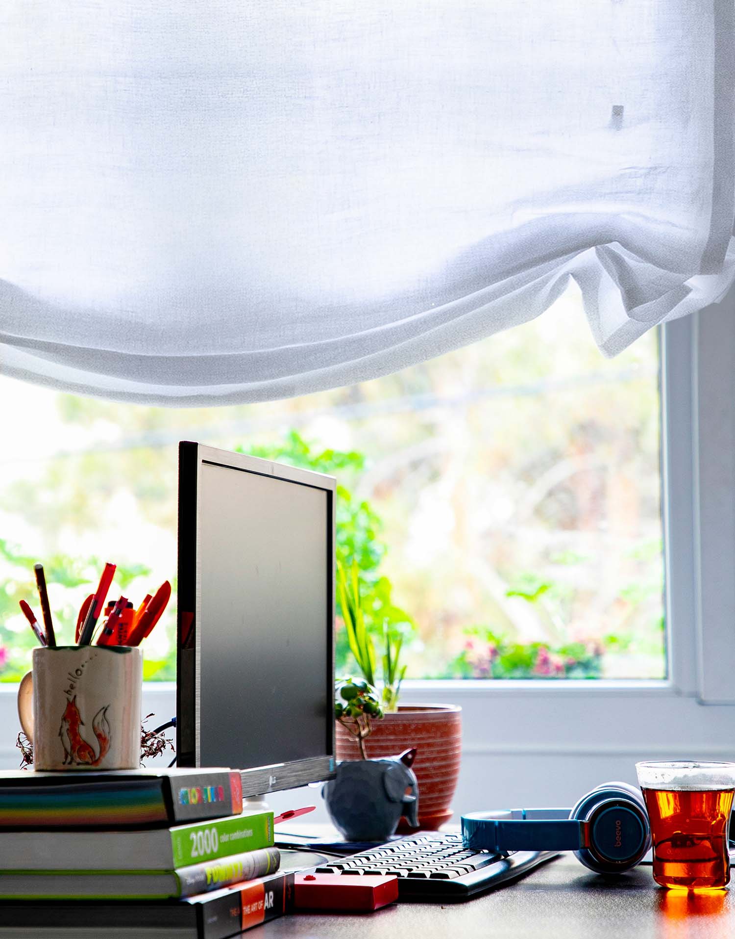 구다모 린넨 로만쉐이드 커튼, 햇살이 부드럽게 스며드는 내추럴 헴프 화이트 톤의 릴랙스 디자인으로 거실과 침실 인테리어에 고급스러운 분위기를 더하는 맞춤제작 리넨 커튼