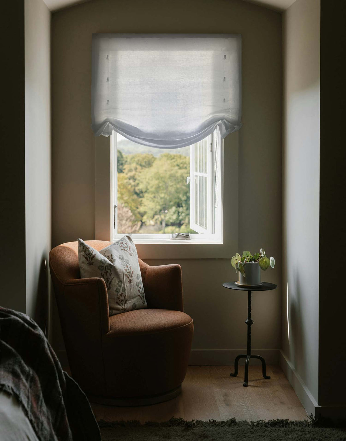 구다모 이탈리아 린넨 로만쉐이드 커튼, 거실 침실 서재 주방 등 다양한 공간에 어울리는 내추럴 헴프 화이트 릴랙스 디자인의 맞춤제작 리넨 로만쉐이드