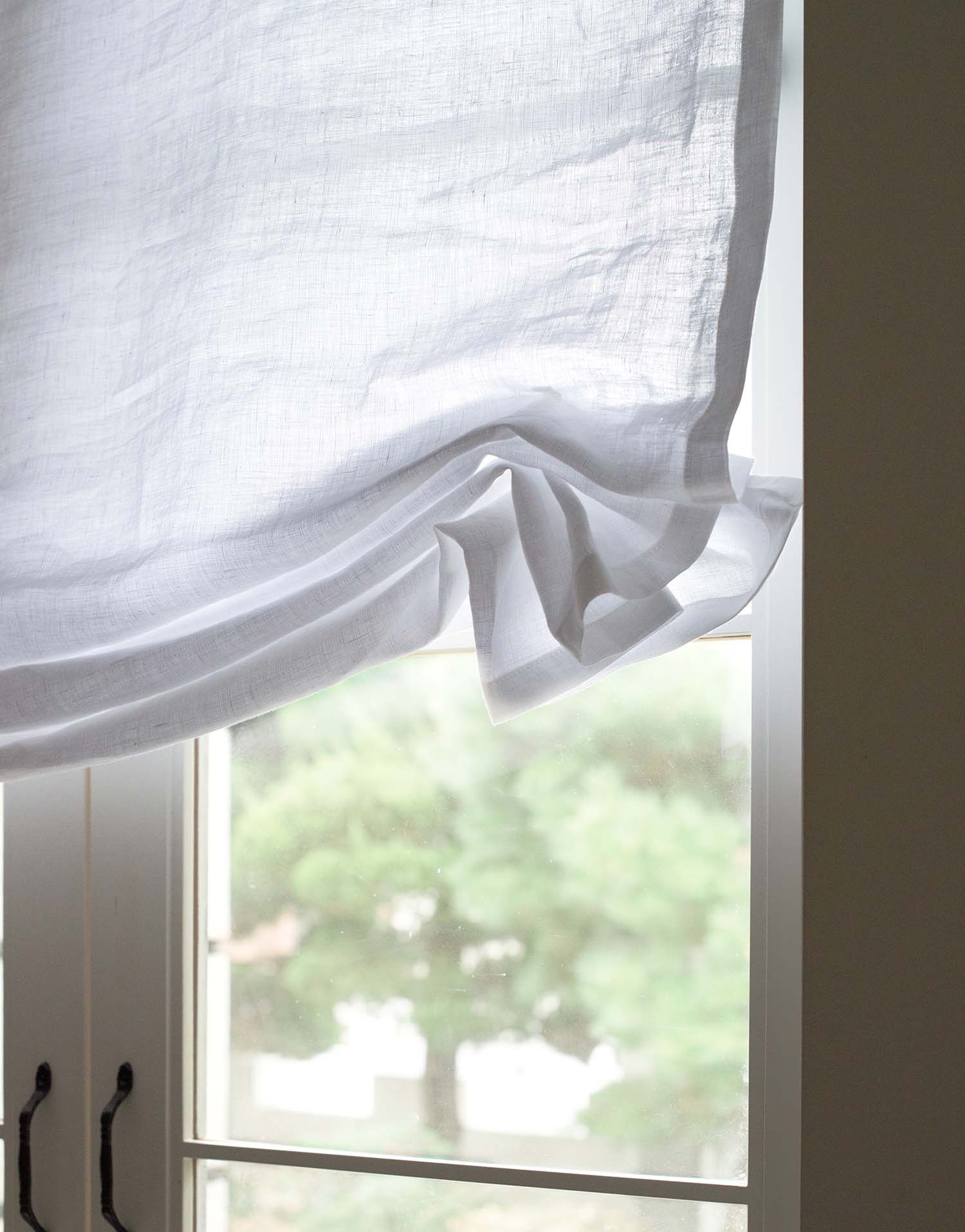 구다모 유럽 수입 이탈리아 린넨 로만쉐이드 커튼, 헴프 화이트 톤의 릴랙스 디자인으로 내추럴하고 세련된 거실과 침실 인테리어를 완성하는 맞춤제작 커튼
