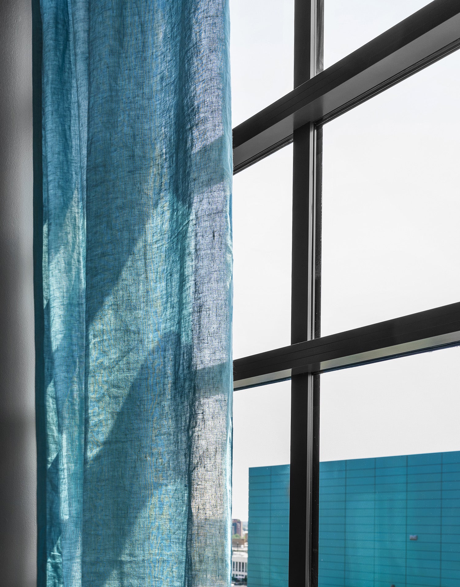 프랑스 수입 리넨 세미 오패크 커튼 코르시카 페트롤 블루 거실 안방 인테리어 포인트 린넨 커튼
