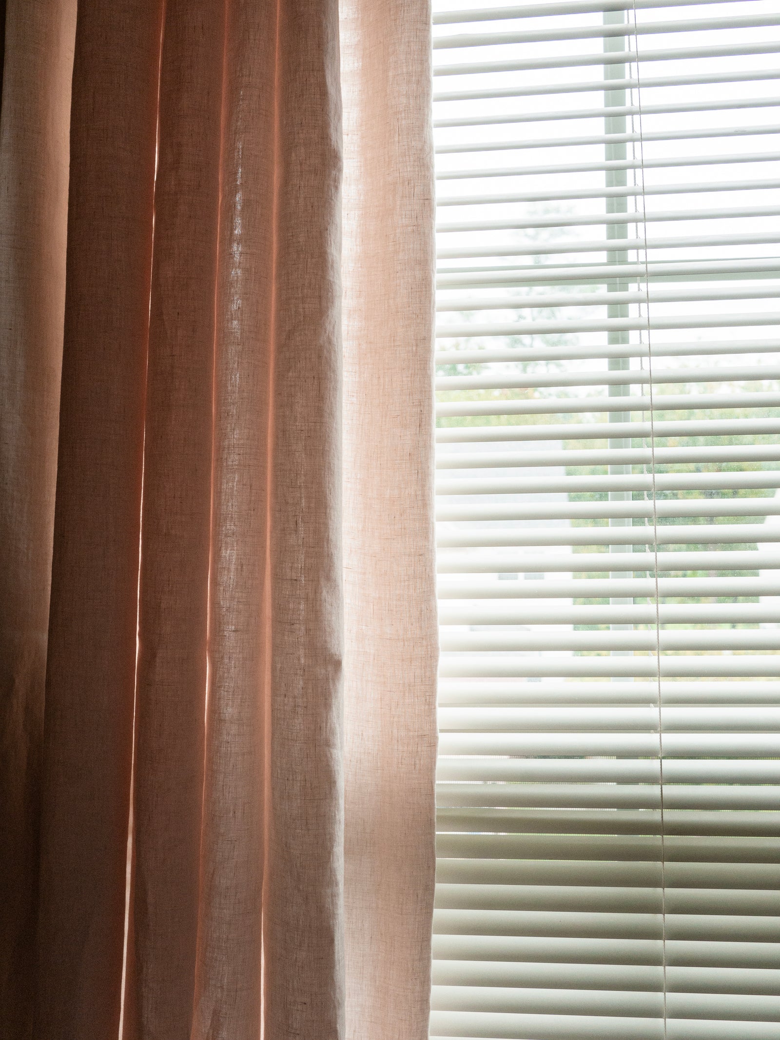 이태리 리넨 세미 오패크 커튼 마르코니 에크루 자연광을 부드럽게 정리하는 내추럴 린넨 커튼