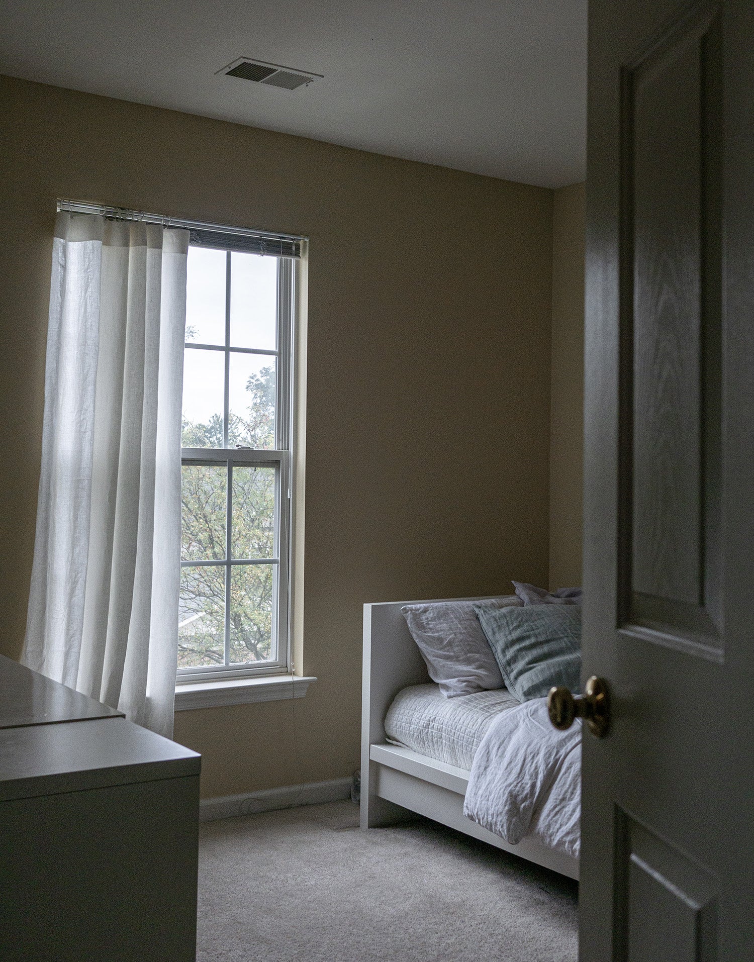 이태리 수입 리넨 세미 오패크 커튼 마르코니 오프 화이트 거실과 침실에 어울리는 맞춤 제작 린넨 커튼
