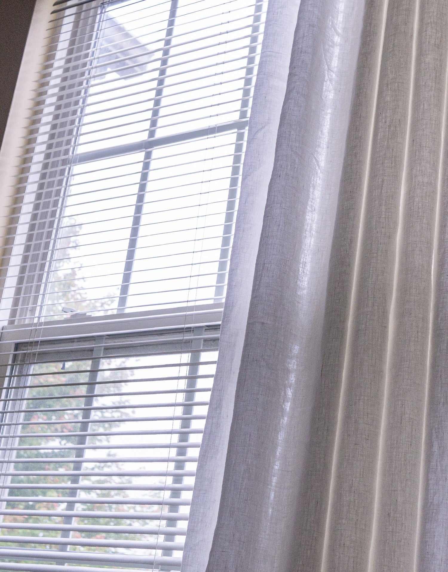 이태리 수입 리넨 세미 오패크 커튼 마르코니 오프 화이트 거실과 침실에 어울리는 맞춤 제작 린넨 커튼
