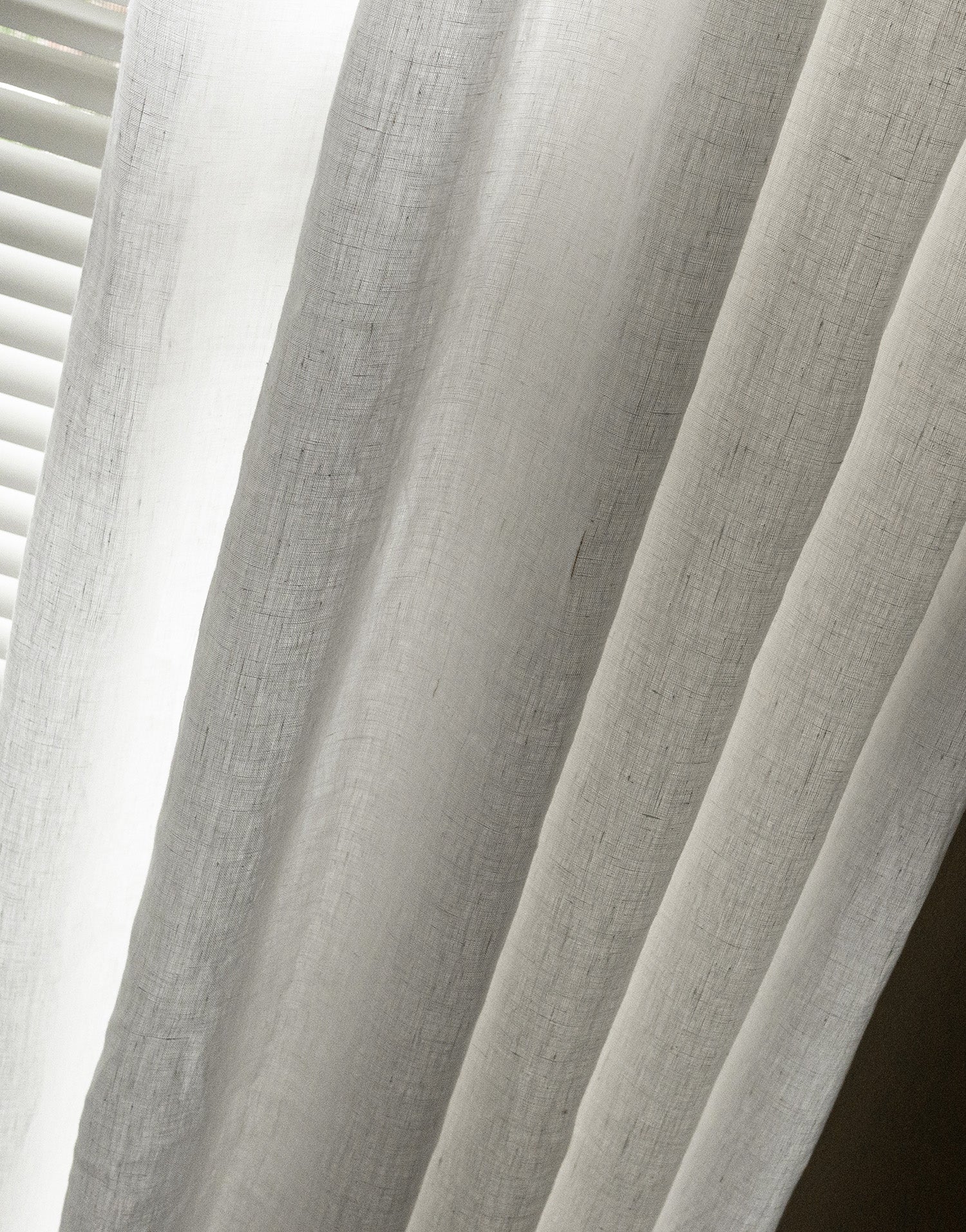 이태리 수입 리넨 세미 오패크 커튼 마르코니 오프 화이트 거실과 침실에 어울리는 맞춤 제작 린넨 커튼
