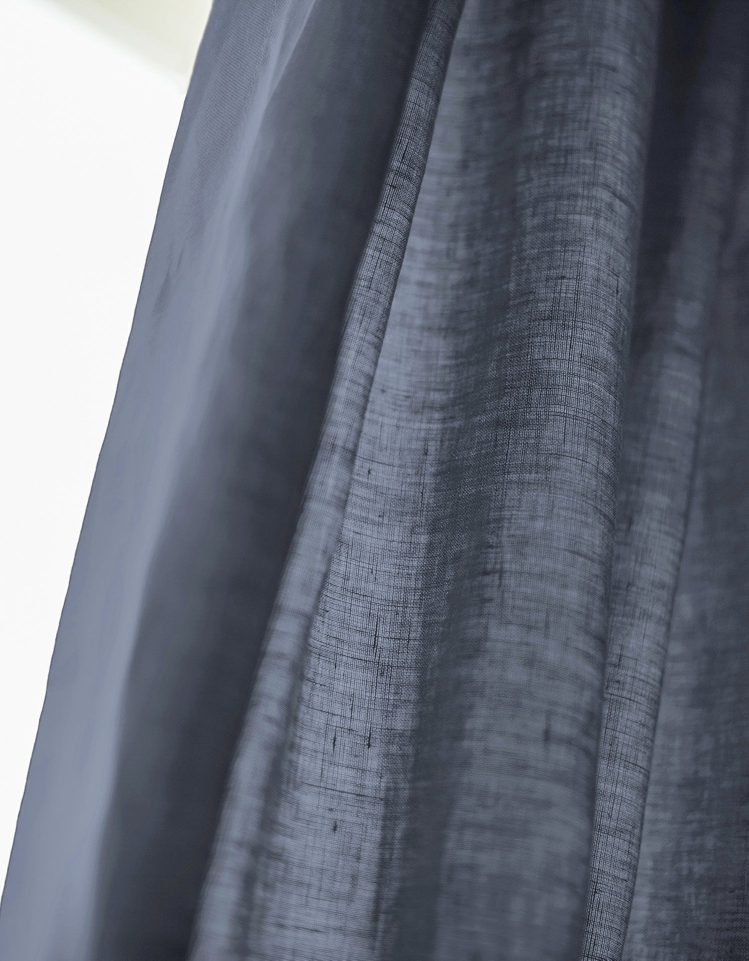 이태리 리넨 세미 오패크 커튼 에밀리아 블랙 빛 차단과 공간 분리에 적합한 린넨 커튼
