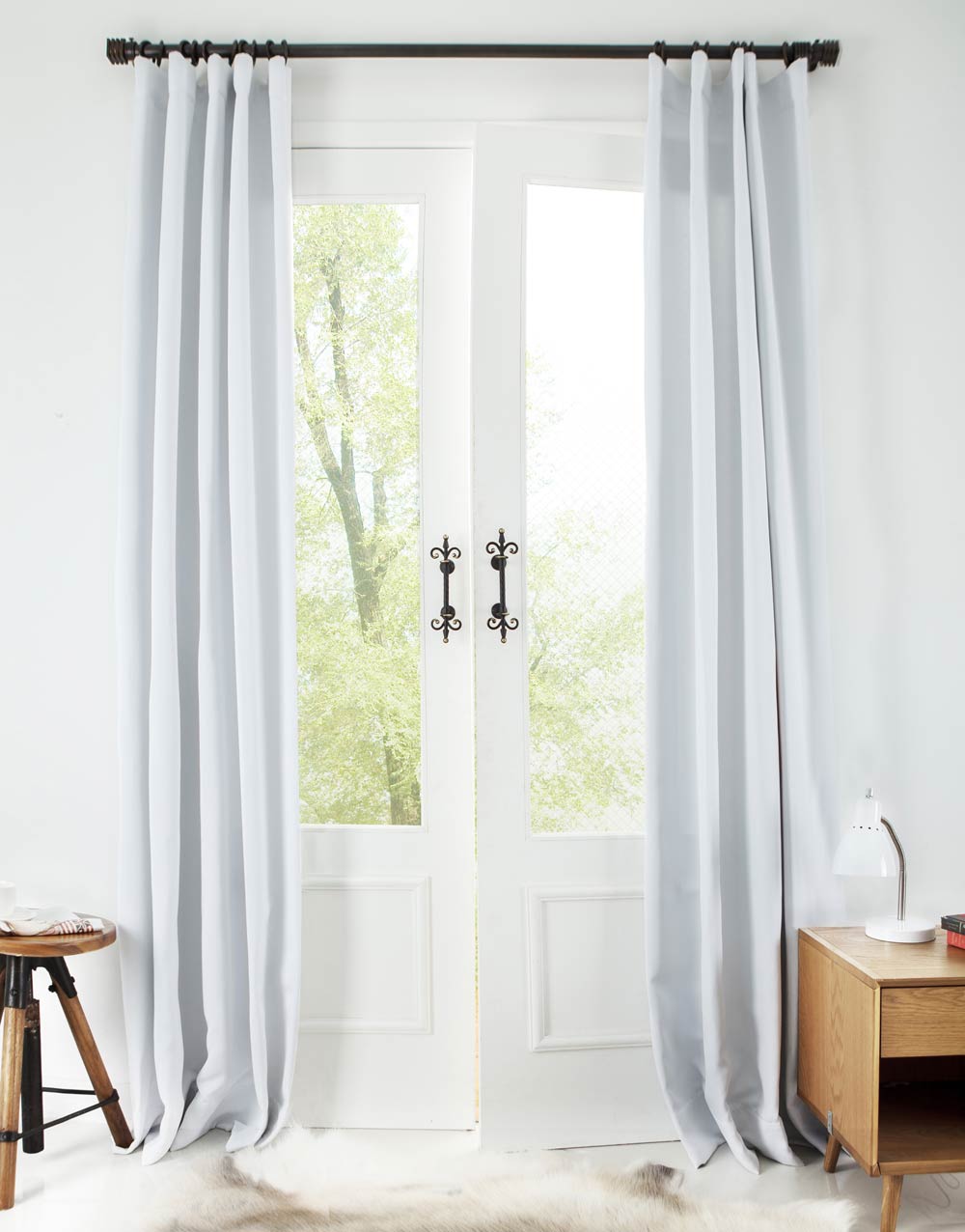 밀포드 화이트 딤아웃 (140x240)